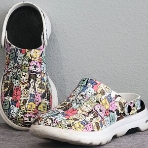 Skechers 5-dog clogs, barely worn